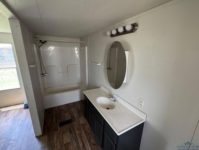 Building Photo - 268 Joy Ln