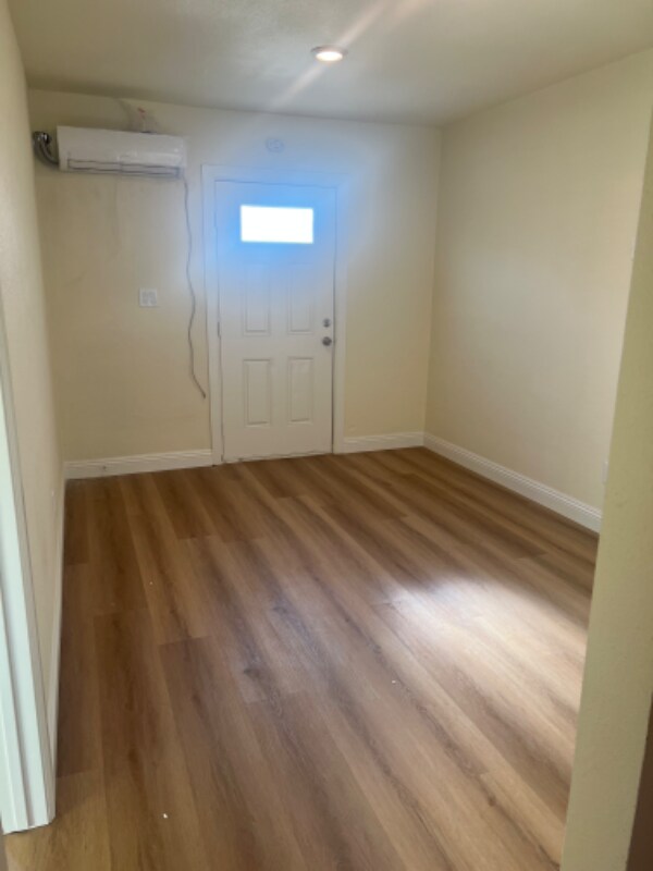 Foto del edificio - 249 E Graham Ave