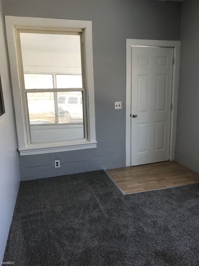 Building Photo - 1 br, 1 bath  - 2120 Lansing Ave #3
