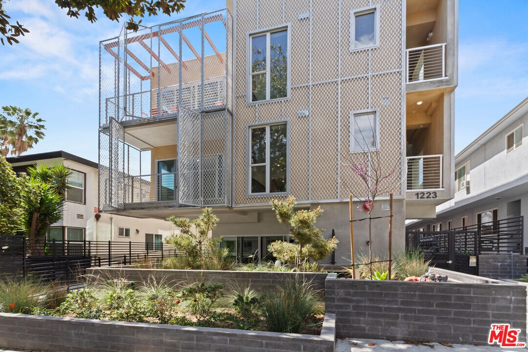 Foto principal - 1223 Hayworth Ave