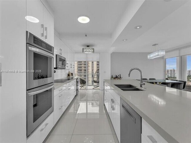 Building Photo - 19707 Turnberry Way