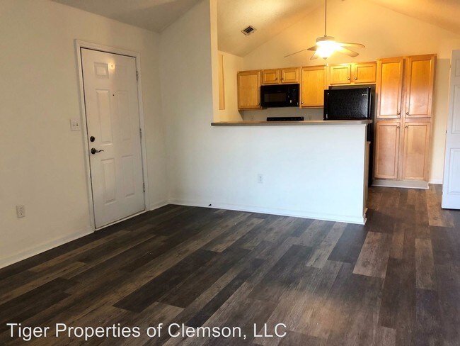 Foto del edificio - 1111 Harts Ridge Dr