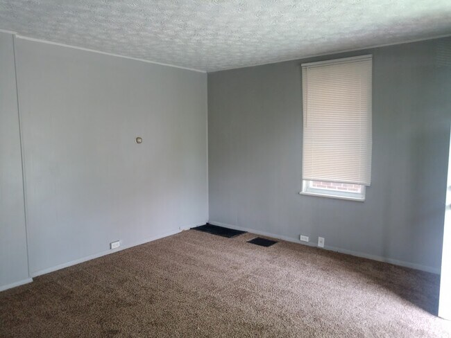 Building Photo - 32 Kessler Pl