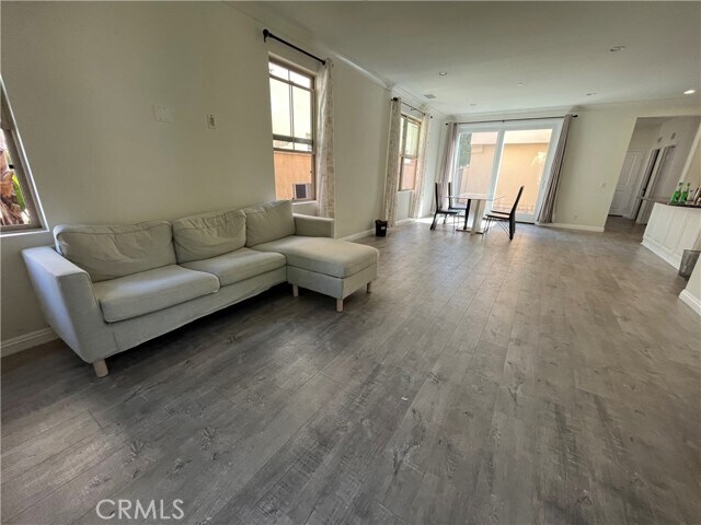 Building Photo - 110 Peony