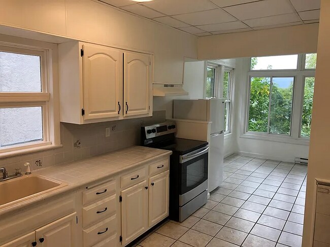 Foto del edificio - 933 Clay Ave