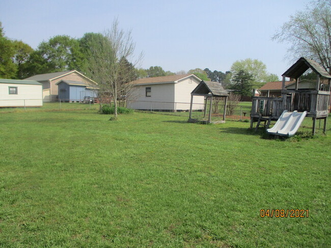 Building Photo - 1027 Rembrandt Dr SW