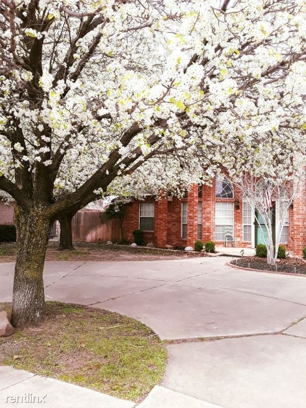 Foto principal - 3 br, 2 bath House - 2429 Fairway Ct