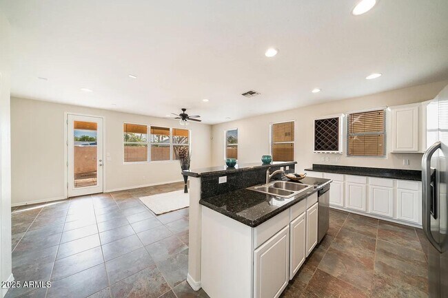 Foto del edificio - 1423 S Newberry Ln