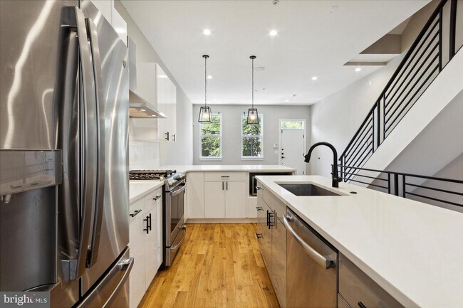 Foto del edificio - 2733 W Jefferson St