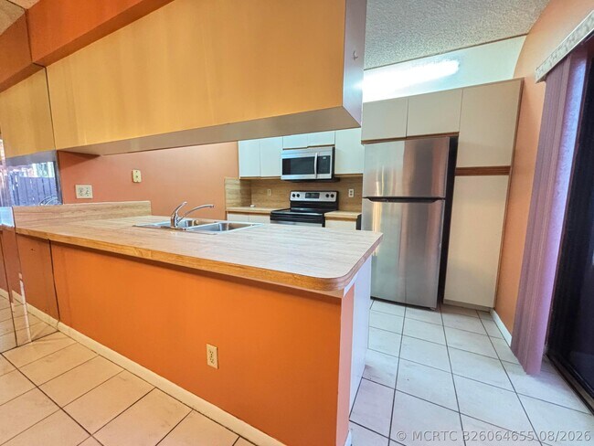 Building Photo - 1701 S Coral Terrace