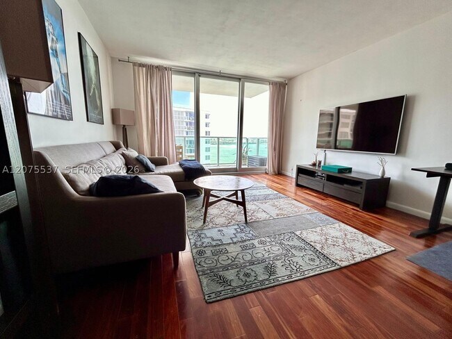 Foto del edificio - 1000 West Dr