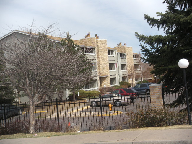 Building Photo - Sunnyside Condominiums