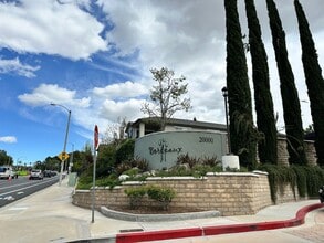 Building Photo - 20000 Plum Cyn Rd