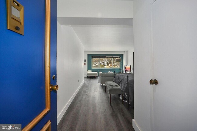 Foto del edificio - 4201 Cathedral Ave NW