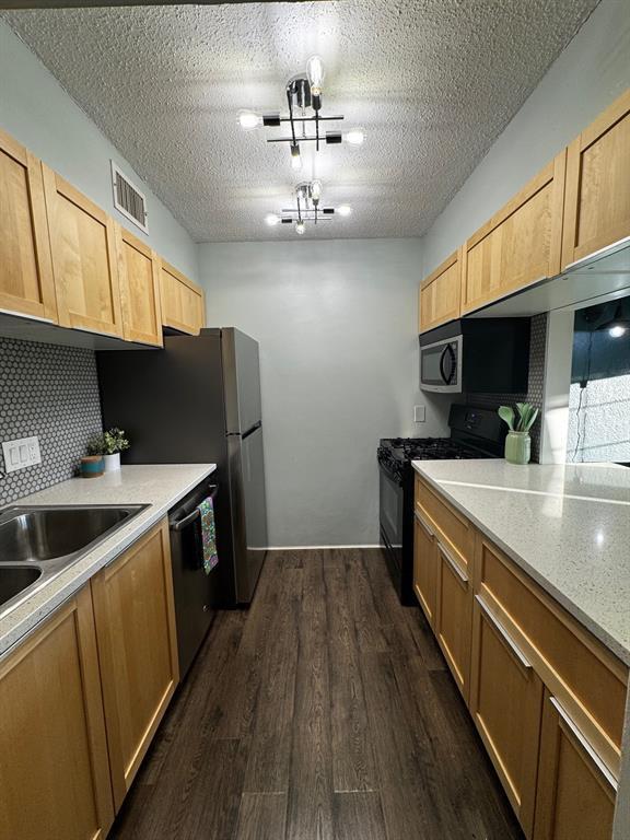 Building Photo - 2425 Ashdale Dr