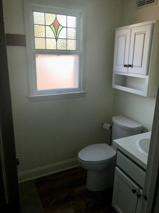 Bathroom - 107 S Glenwood Trl