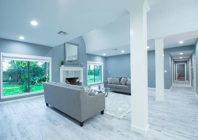 Foto del edificio - 19 Thornhill Oaks Dr