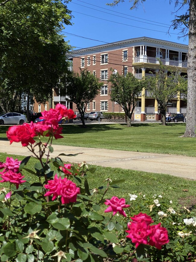 Building Photo - 610 Union St