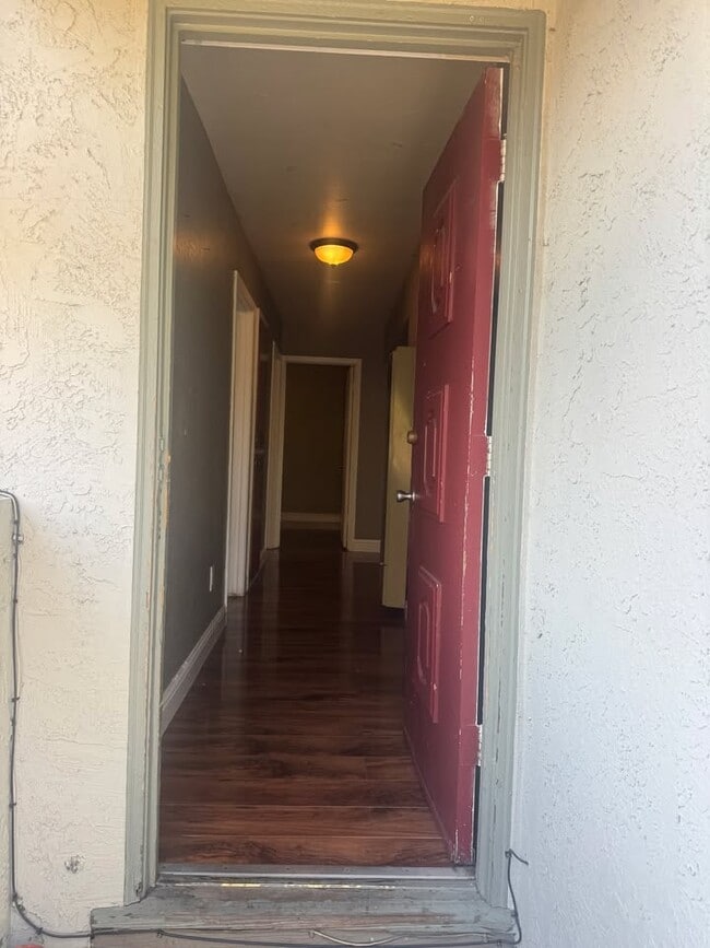 Building Photo - 2863 Helen St