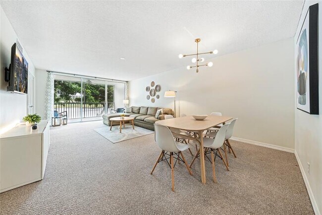 Foto del edificio - 3150 N Course Ln