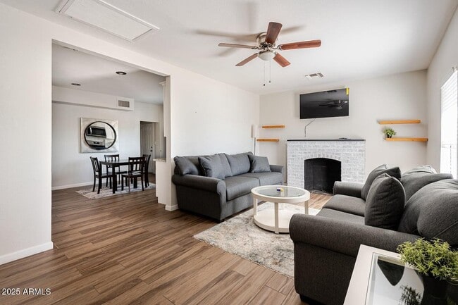 Building Photo - 1514 E Fillmore St