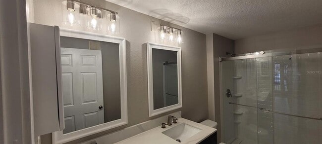 Building Photo - 14353 Fredricksburg Dr