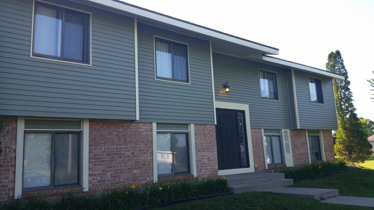 Foto principal - 7100 N Long Lake Rd