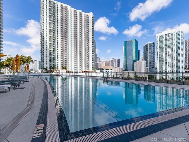 Foto del edificio - 92 SW 3rd St