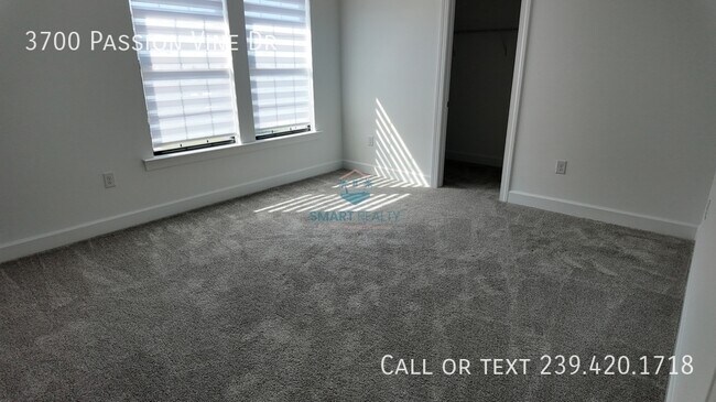 Foto del edificio - 3700 Passion Vine Dr