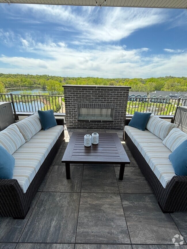 Dakota Far Southwest Suburbs Senior Living Apartments for Rent