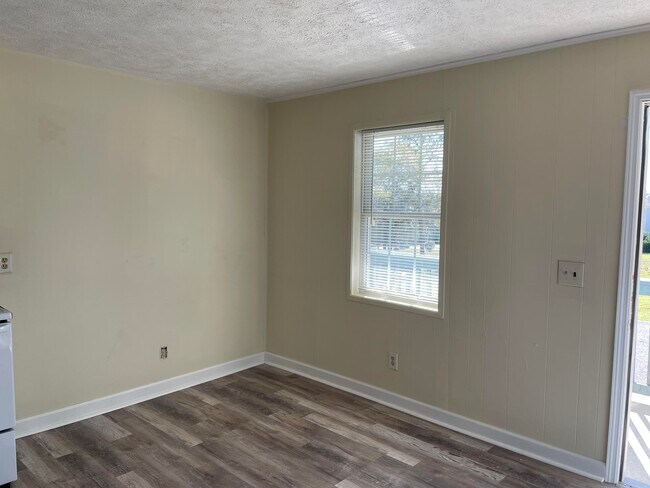 Foto del edificio - 7020 Mynah Bird Ln