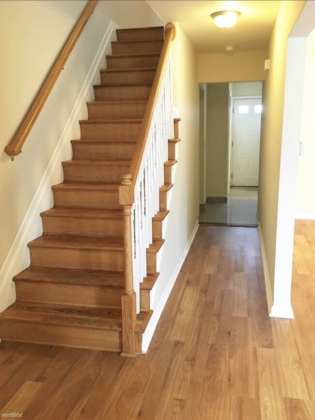 Building Photo - 2 br, 1.5 bath House - 433 Fox Hills Dr N