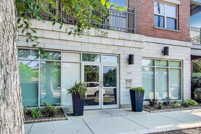 Building Photo - 1155 W Roosevelt Rd