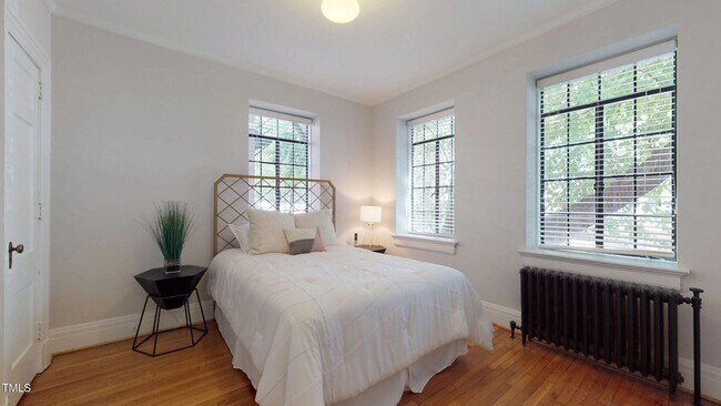 Foto del edificio - 817 Hillsborough St