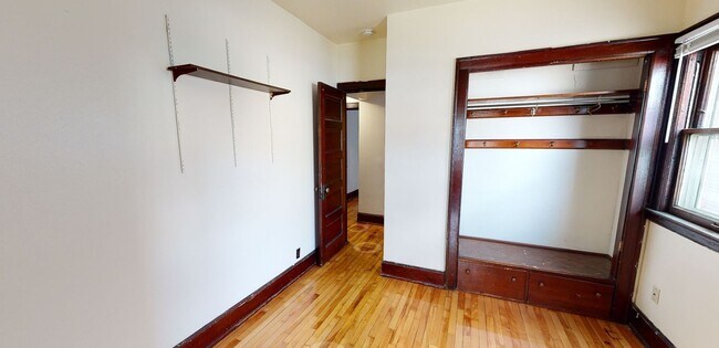 Building Photo - 515 W Washington Ave