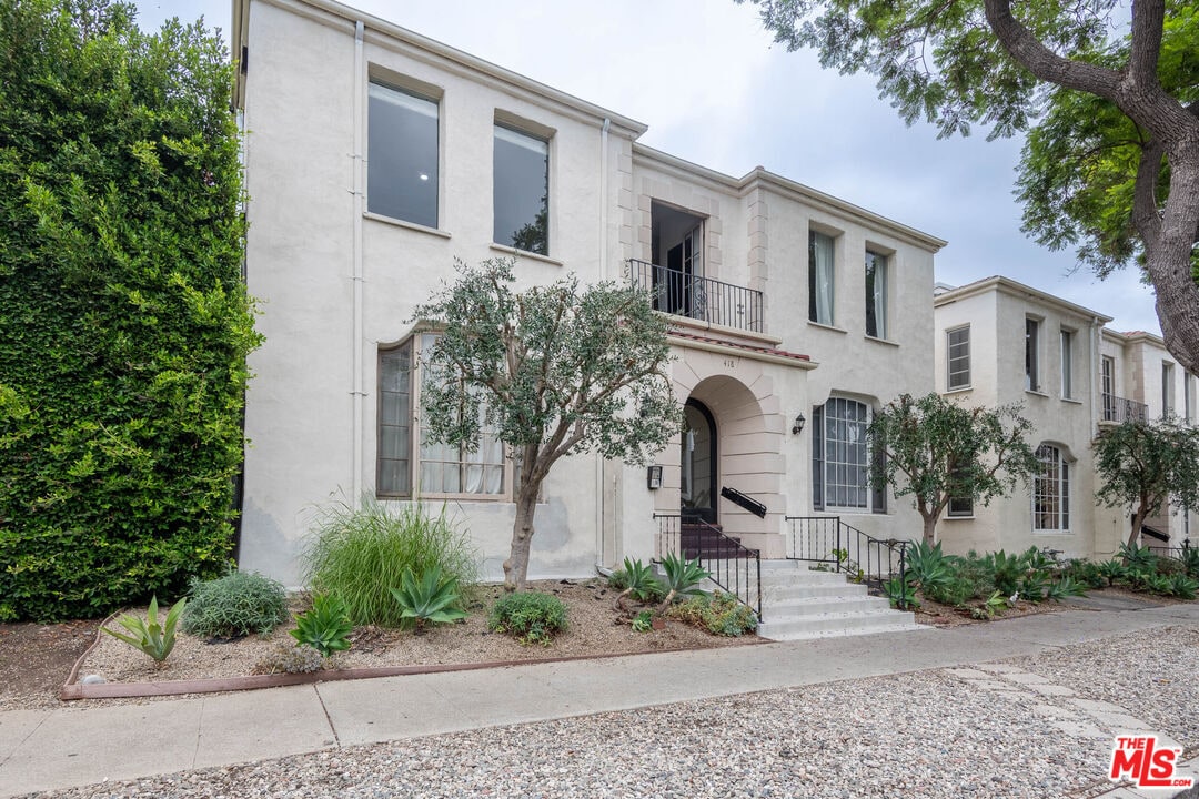 Primary Photo - 418 N Curson Ave