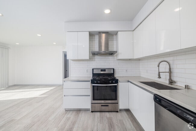 2 habitaciones, 2 baños - 935 pies cuadrados - Cocina - 941 Fedora St