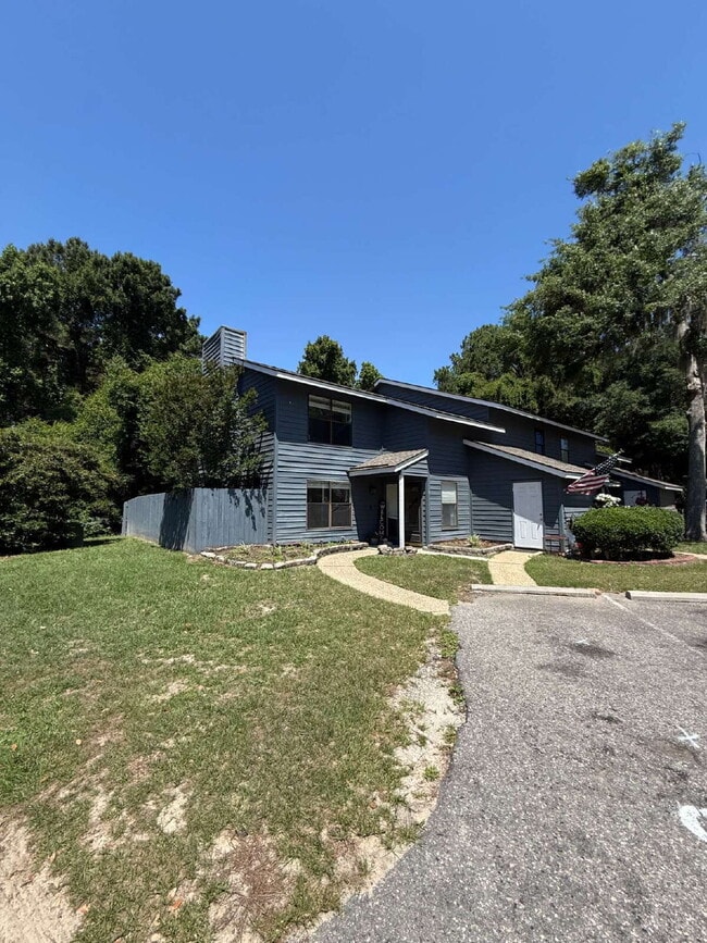 Building Photo - 11 Battery Ln