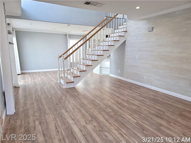 Building Photo - STUNNING NW HOME IN GATED COMMUNITY!!