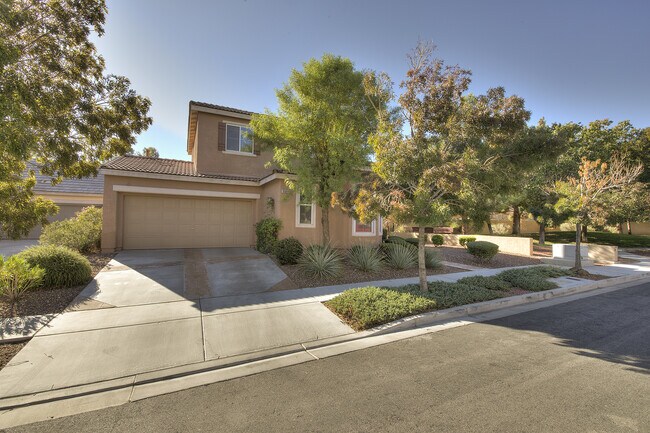 Foto del edificio - SUMMERLIN Home 3 Bedrooms + Small Loft - M...