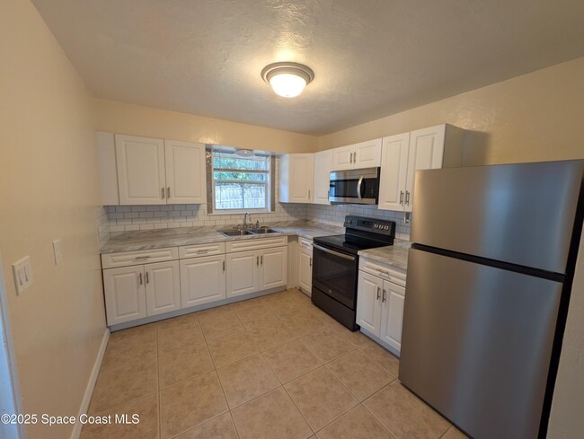 Building Photo - 305 W Virginia Dr