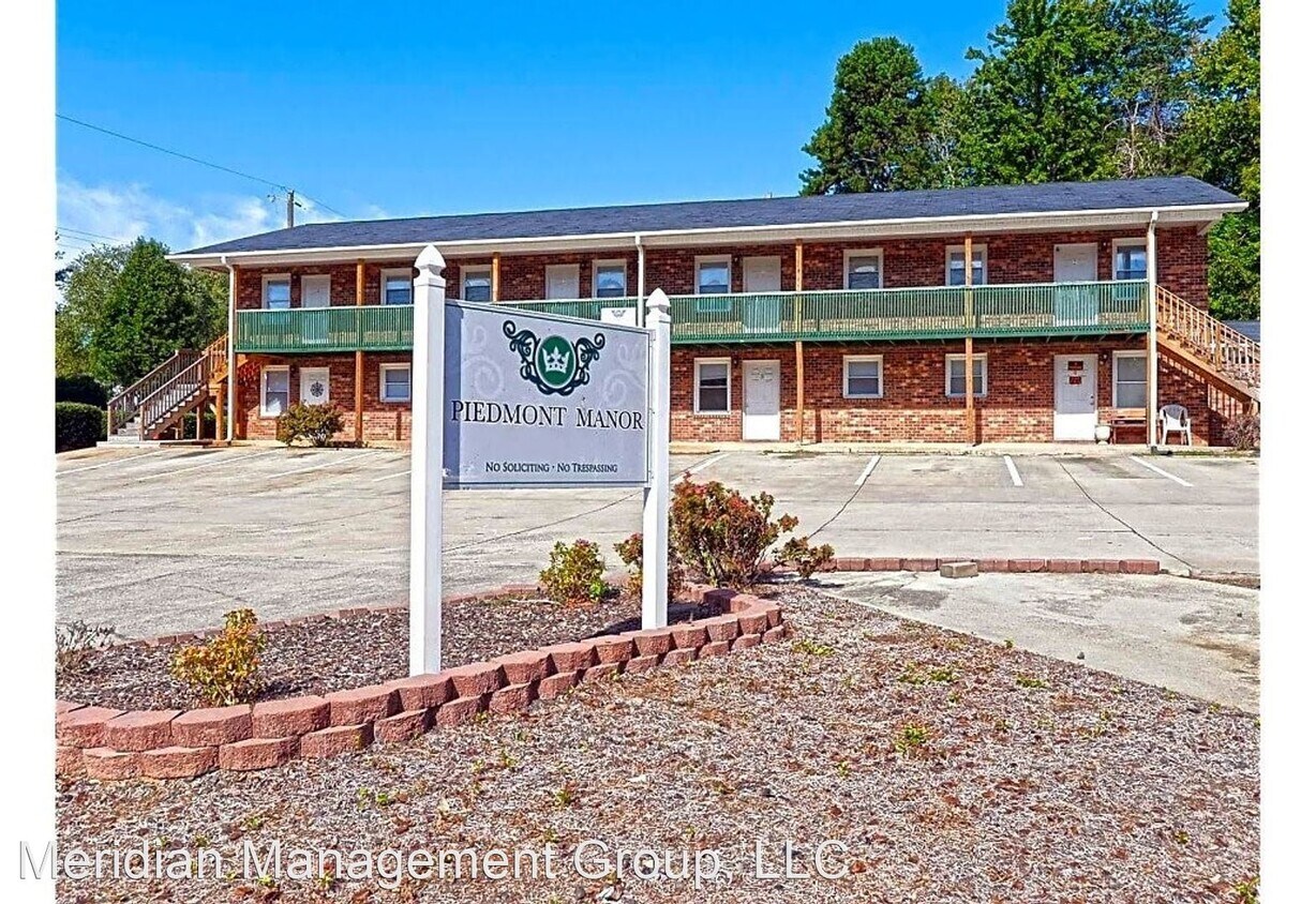 Primary Photo - 2 br, 1 bath Apartment - 711 Jefferson St.