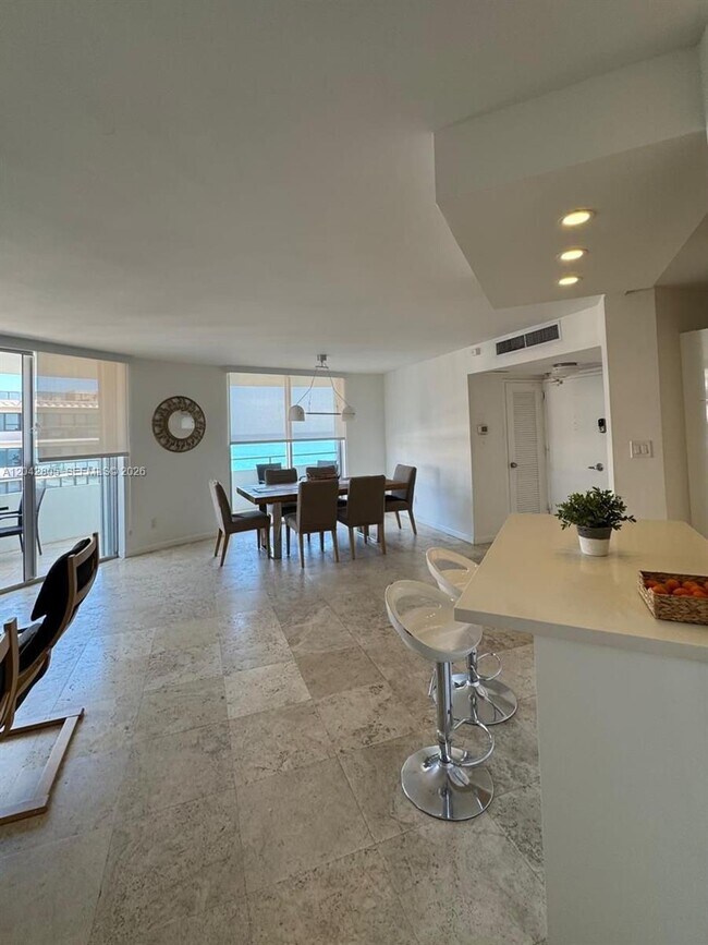 Foto del edificio - 5161 Collins Ave