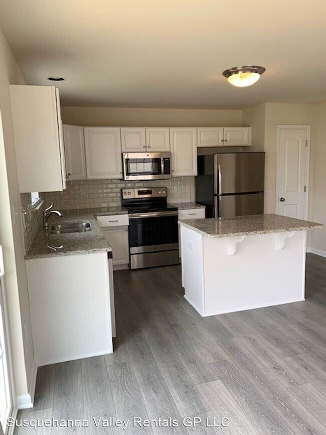 833 Admiral's Quay Dr, Mechanicsburg, PA 17055 Room for Rent in