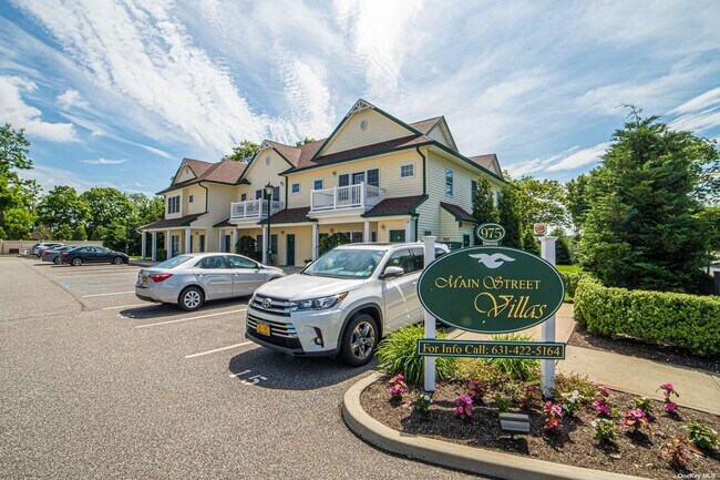 Building Photo - 975 Main St