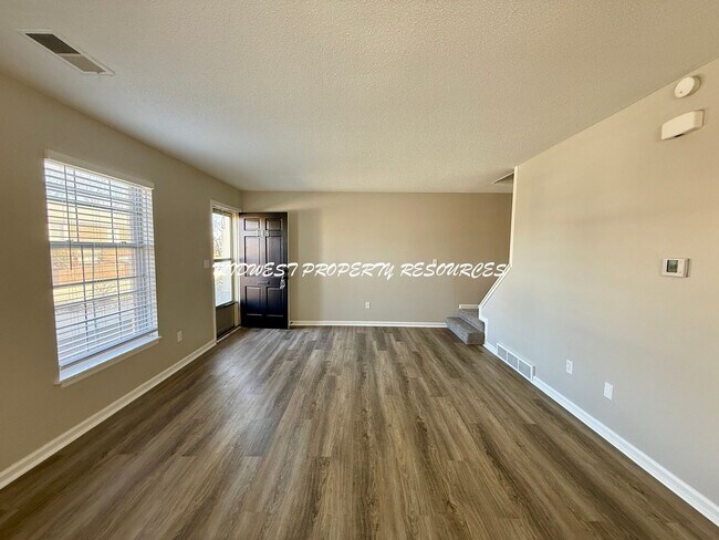 Foto del edificio - Stunning townhome w/ outdoor Maintenance provided