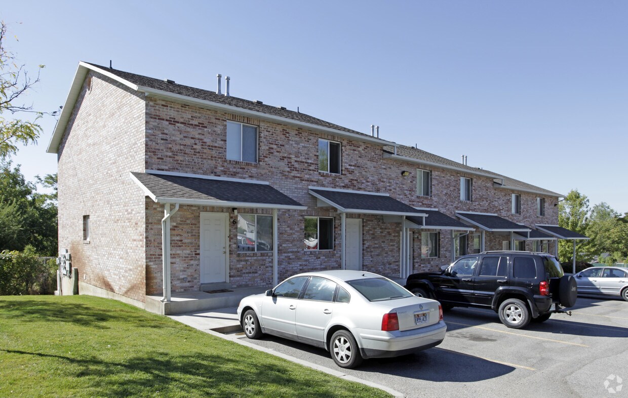 Primary Photo - Lake Townhomes