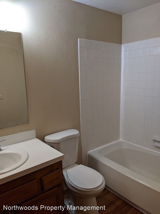 Building Photo - 3 br, 2 bath House - 4824 Daisy St.