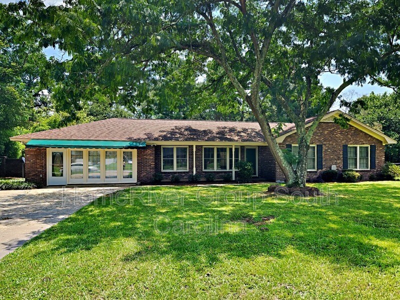 Primary Photo - 889 Twin Lakes Dr
