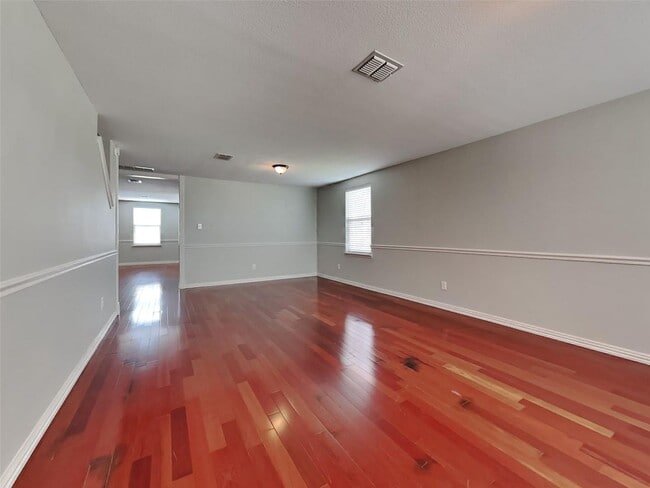 Foto del edificio - 5 BR/3BA | 3-Living areas | 2-Car Garage | Private Pool!